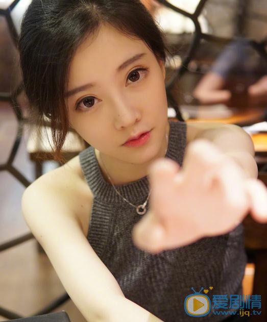 冯提莫街拍写真 冯提莫高清写真_冯提莫高清剧照