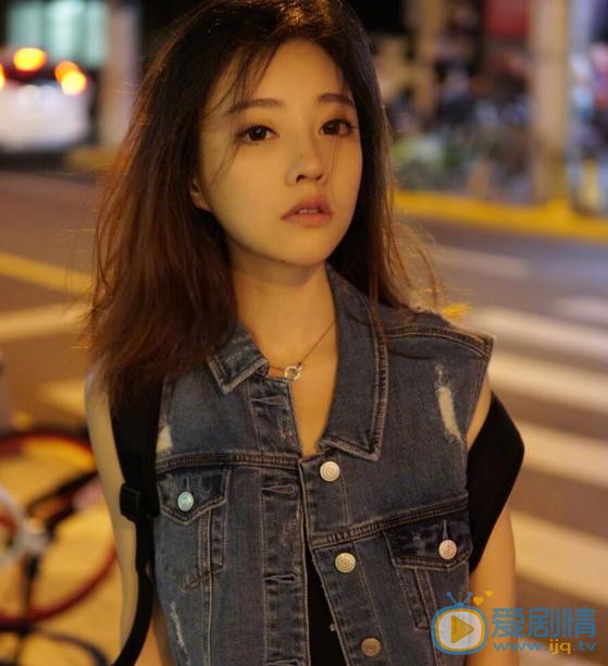 冯提莫街拍写真 冯提莫高清写真_冯提莫高清剧照