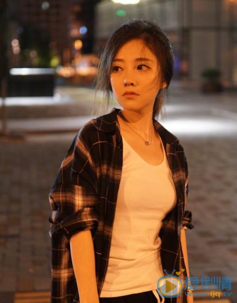 冯提莫街拍写真 冯提莫高清写真_冯提莫高清剧照