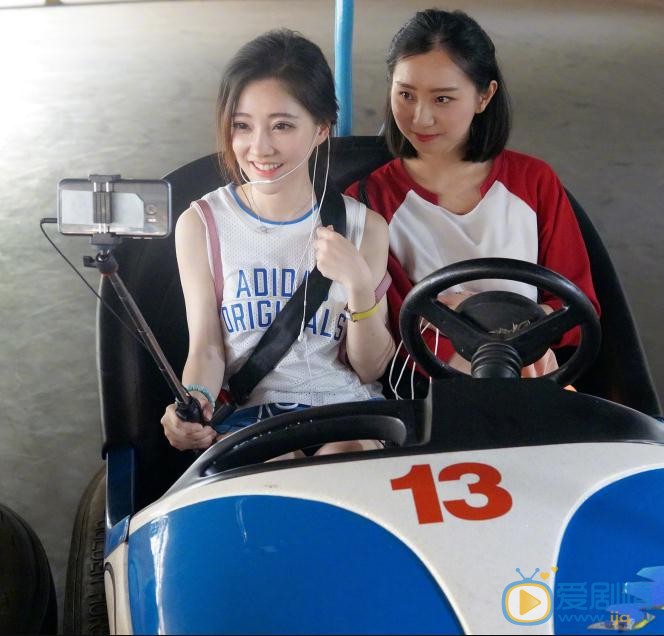 冯提莫与人合照 冯提莫高清写真_冯提莫高清剧照