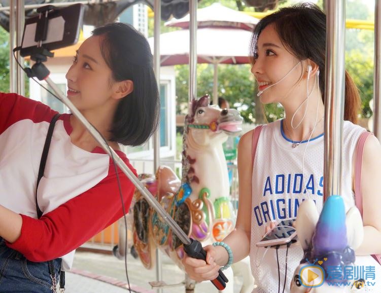 冯提莫与人合照 冯提莫高清写真_冯提莫高清剧照