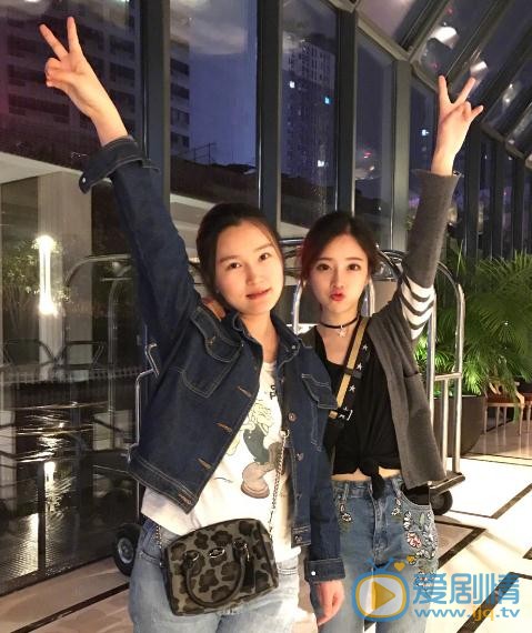 冯提莫与人合照 冯提莫高清写真_冯提莫高清剧照