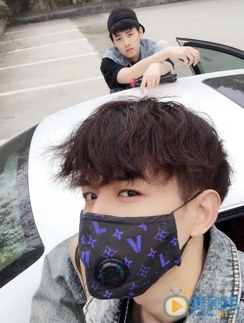 蒙恩与人合照 蒙恩高清写真_蒙恩高清剧照