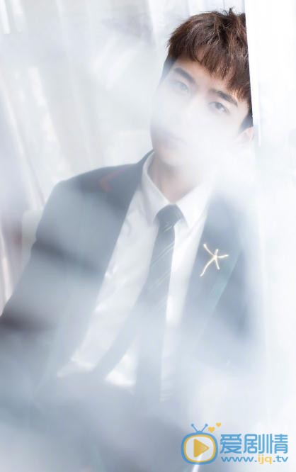 张皓宸西装写真 张皓宸高清写真_张皓宸高清剧照