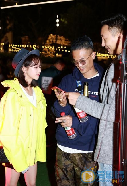 王水林与人合照 王水林高清写真_王水林高清剧照