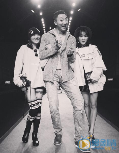 王水林与人合照 王水林高清写真_王水林高清剧照