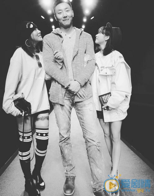 王水林与人合照 王水林高清写真_王水林高清剧照