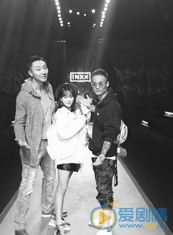 王水林与人合照 王水林高清写真_王水林高清剧照