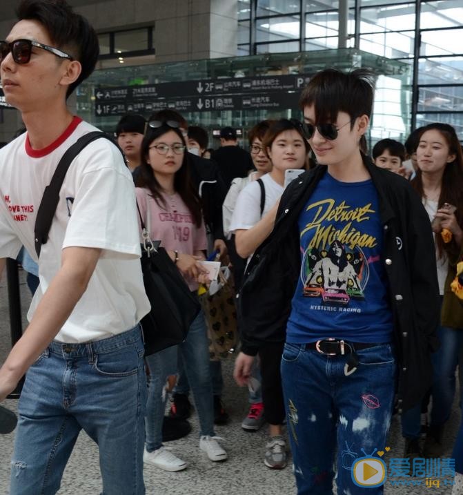 曾轶可机场路透照 曾轶可高清写真_曾轶可高清剧照