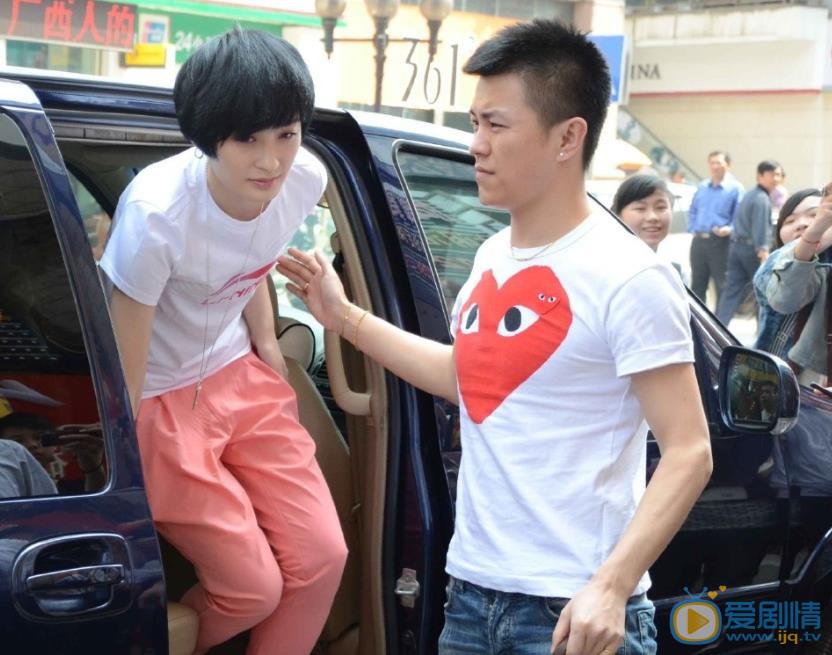 曾轶可机场路透照 曾轶可高清写真_曾轶可高清剧照