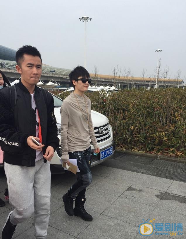 曾轶可机场路透照 曾轶可高清写真_曾轶可高清剧照