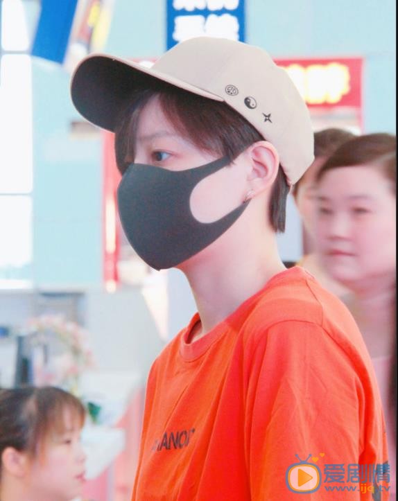 李斯丹妮机场路透照 李斯丹妮高清写真_李斯丹妮高清剧照