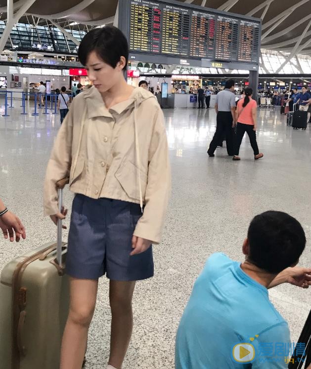 李斯丹妮机场路透照 李斯丹妮高清写真_李斯丹妮高清剧照