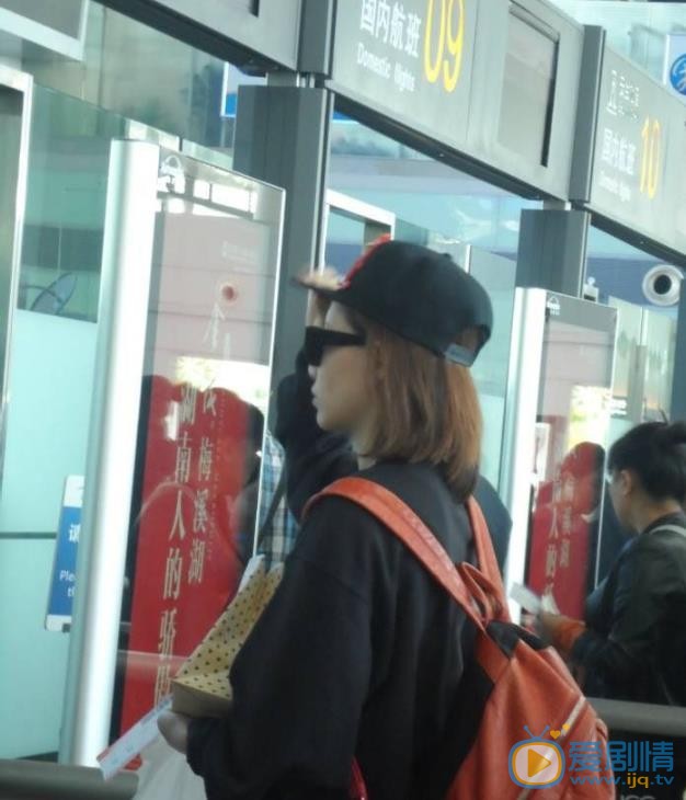 李斯丹妮机场路透照 李斯丹妮高清写真_李斯丹妮高清剧照