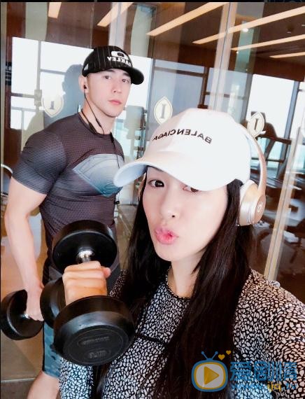 钟丽缇运动照写真 钟丽缇运动照写真