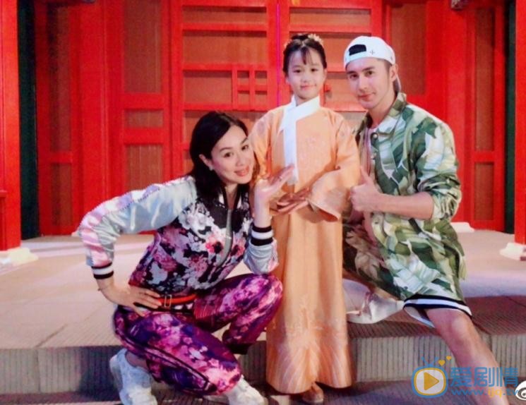 钟丽缇家人合照写真 钟丽缇高清写真_钟丽缇高清剧照