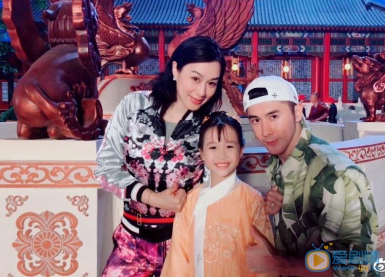 钟丽缇家人合照写真 钟丽缇高清写真_钟丽缇高清剧照