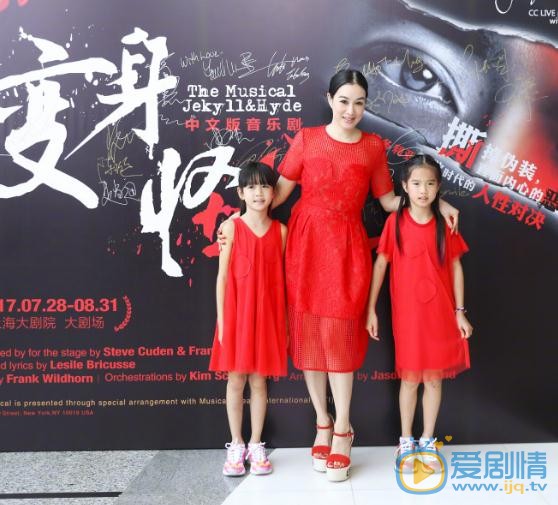 钟丽缇家人合照写真 钟丽缇高清写真_钟丽缇高清剧照