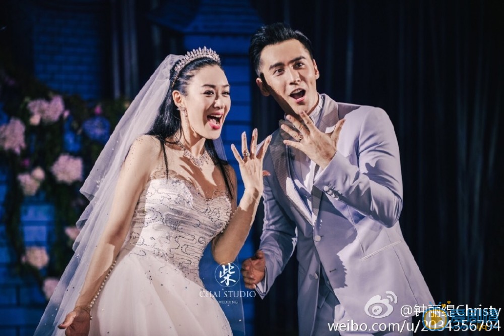 钟丽缇钟丽缇张伦硕婚纱照 钟丽缇高清写真_钟丽缇高清剧照