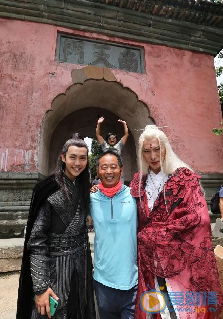 于了一与人合照 于了一高清写真_于了一高清剧照