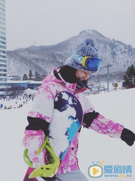 万潼滑雪照 万潼高清写真_万潼高清剧照