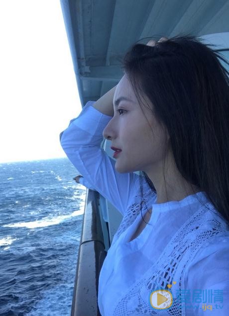 万潼生活照 万潼高清写真_万潼高清剧照