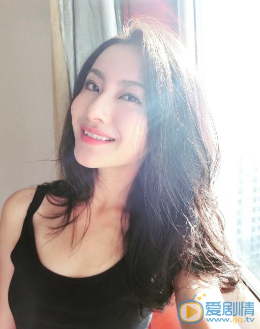 万潼生活照 万潼高清写真_万潼高清剧照