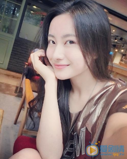 万潼生活照 万潼高清写真_万潼高清剧照