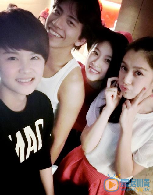 杜雨宸与人合照 杜雨宸高清写真_杜雨宸高清剧照
