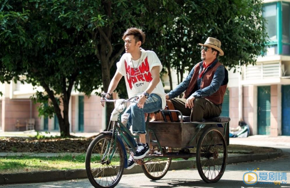 亲爹后爸剧照