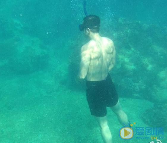 张孝全水中照 张孝全高清写真_张孝全高清剧照