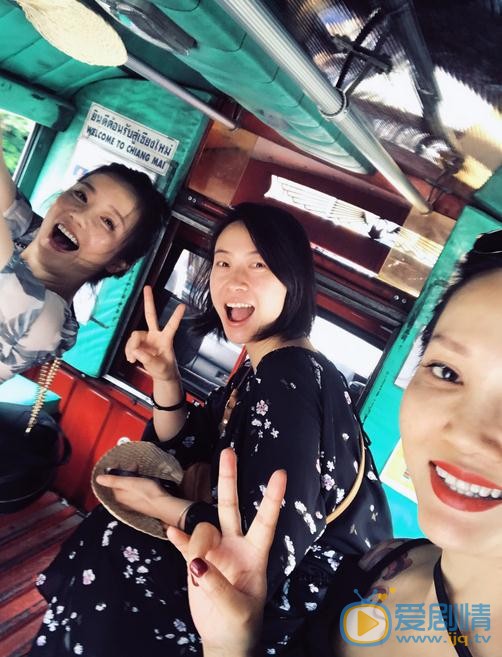 张彤与人合照 张彤高清写真_张彤高清剧照