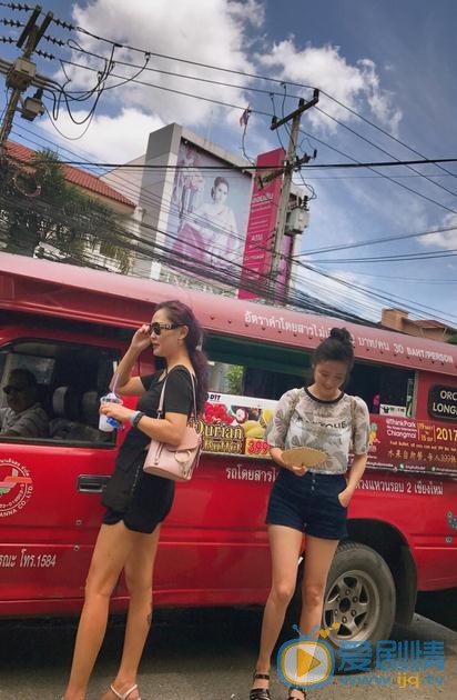张彤与人合照 张彤高清写真_张彤高清剧照