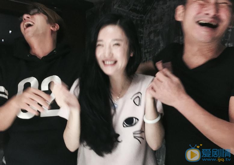 张彤与人合照 张彤高清写真_张彤高清剧照