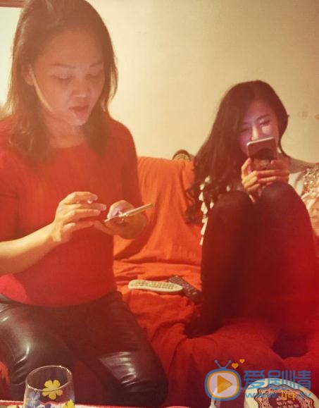 张彤与人合照 张彤高清写真_张彤高清剧照