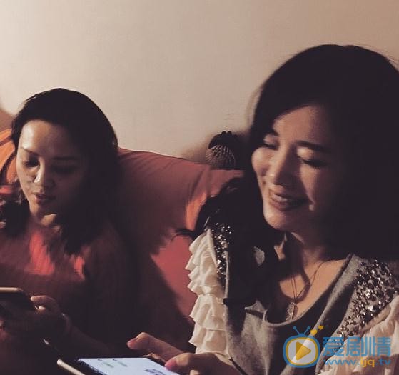 张彤与人合照 张彤高清写真_张彤高清剧照