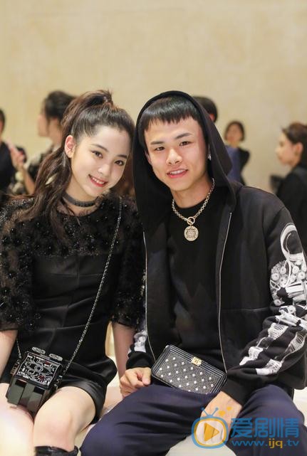 艾克里里与人合照 艾克里里高清写真_艾克里里高清剧照