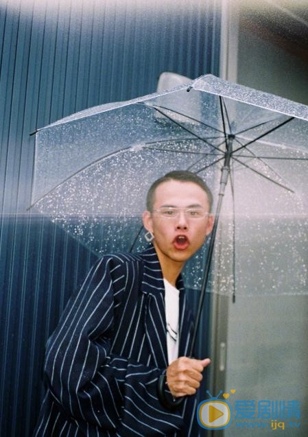 艾克里里街拍写真 艾克里里高清写真_艾克里里高清剧照