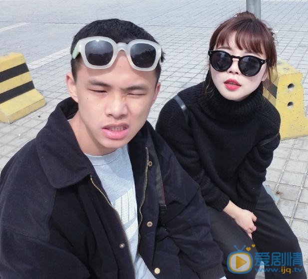 艾克里里与人合照 艾克里里高清写真_艾克里里高清剧照