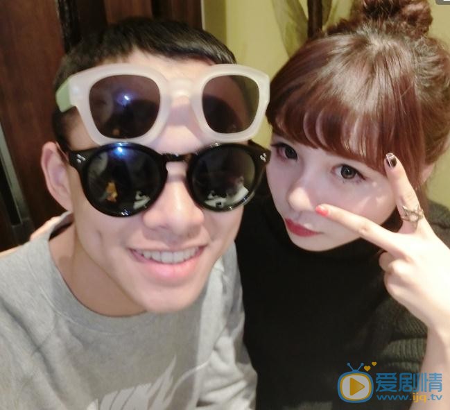 艾克里里与人合照 艾克里里高清写真_艾克里里高清剧照