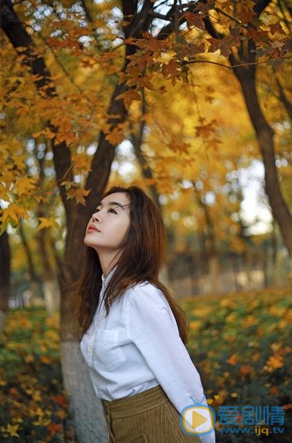 赵多娜秋日写真 赵多娜高清写真_赵多娜高清剧照