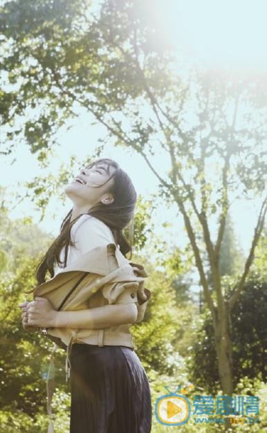 赵多娜秋日写真 赵多娜高清写真_赵多娜高清剧照