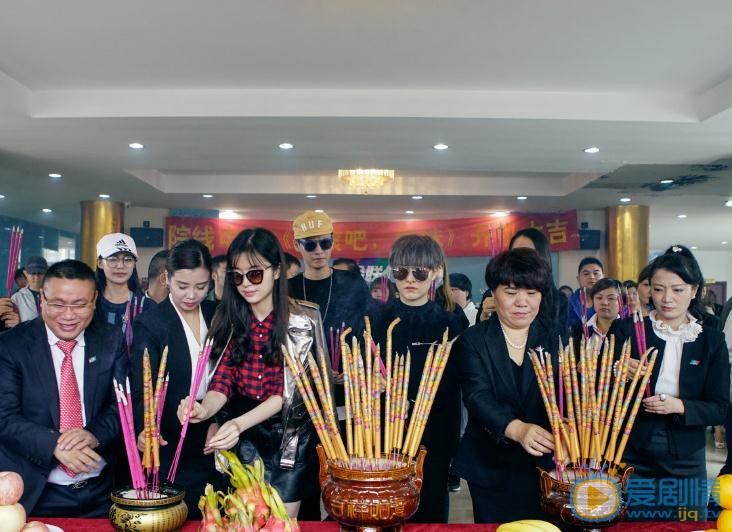 赵多娜开机照 赵多娜高清写真_赵多娜高清剧照