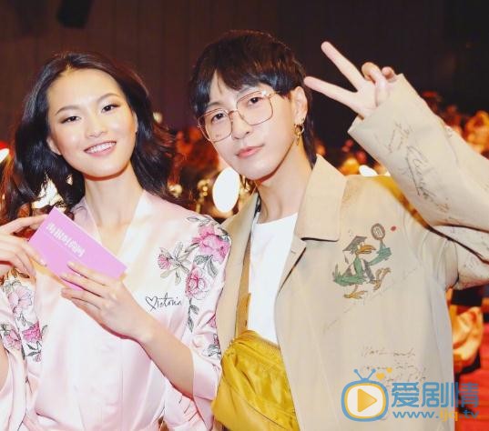 韩火火与人合照 韩火火高清写真_韩火火高清剧照