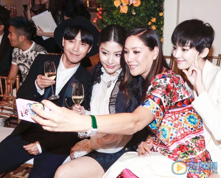 韩火火与人合照 韩火火高清写真_韩火火高清剧照