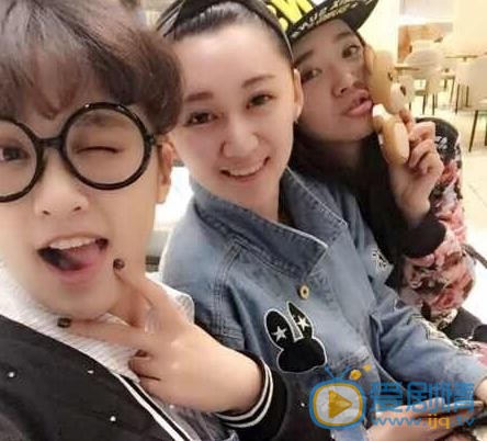 刘倩文与人合照 刘倩文高清写真_刘倩文高清剧照