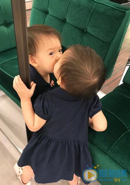 张梓琳女儿照 张梓琳高清写真_张梓琳高清剧照