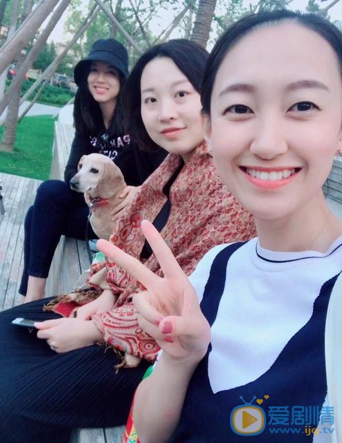 张梓琳与人合照 张梓琳高清写真_张梓琳高清剧照