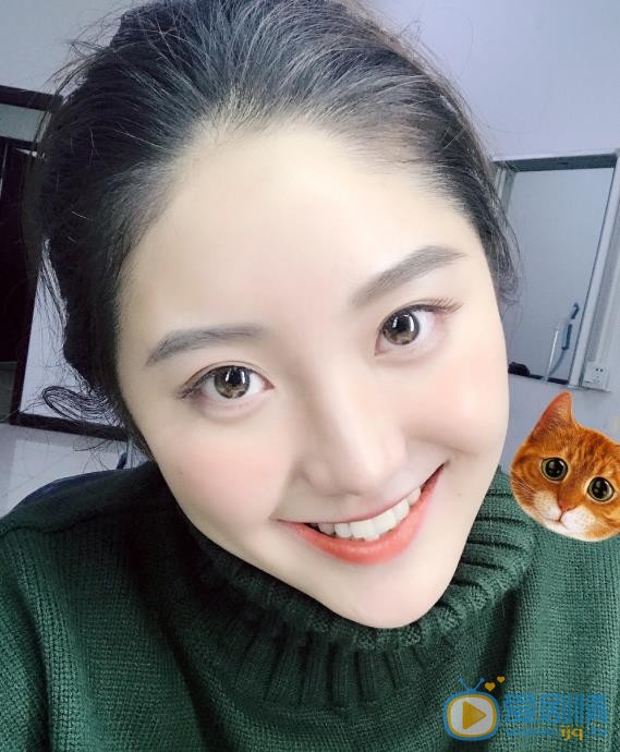 严尚嘉卖萌表情包 严尚嘉高清写真_严尚嘉高清剧照
