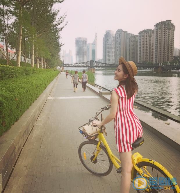 严尚嘉旅行街拍照 严尚嘉高清写真_严尚嘉高清剧照